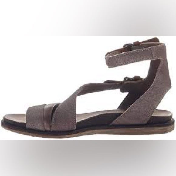 OTBT Women's March On Flat Sandals Grey Silver Metallic Brown Leather Comfy! - Picture 2 of 10